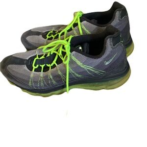 Men’s Nike Gray Mesh Sneakers with Neon Green Laces